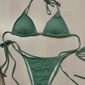 Grön glittrig bikini  - Superfin grön glittrig bikini 💚