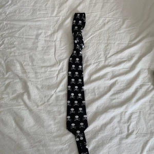 Slips - Döskalle slips fett najs 