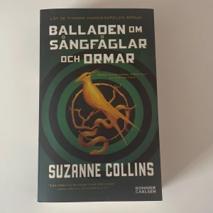 Balladen om sångfåglar och ormar - En del i hungergames serien Blev nydligen till film och handlar om det som hände innan katniss tid Nyskick  Kontakta mig vid frågor🫶