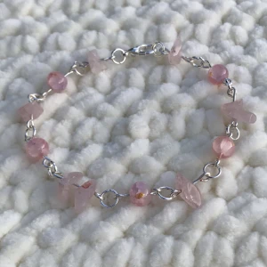 Armband  - Vackert kristallarmband av rosenkvarts och rosa glaspärlor💍🌸 Finns 3 matchande armband till 🫐