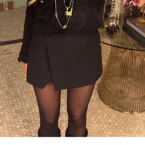 Kjol! - Superfin omlott kjol från zara med inbyggda shorts! Inga defekter 💕🙌🏽