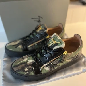 Giuseppe Zanotti Skor  - *TAR EMOT BYTEN* - lägg annars prisförslag! *HELT NYA* - Box & dustbag ingår - NYPRIS: 7000kr 