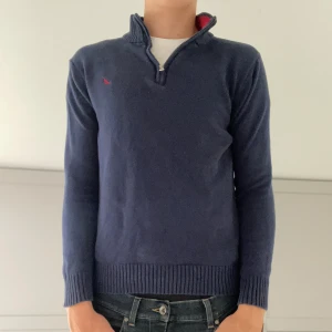 Half zip tröja - Tjena! Säljer denna Nautica som är väldigt lik Ralph lauren half zip i storlek M/S. Modellen är 185 och väger 70 men skulle säga att den sitter mer som s.