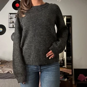 Stickad tröja - Stickad tröja i storlek S💕 fint skick💕 skriv om du har några frågor🫶