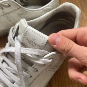 Valentino flycrew - Använt skick där av de låga priset passar till feta TikToks o sjuka ghädas