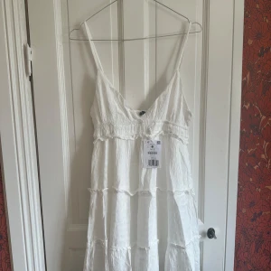 Sommarklänning vit - Helt ny från Bershka! Så så fin🩷