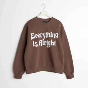 Brun sweatshirt från Gina 🤎 - Använt några gånger men inget som direkt syns💗 väldigt gosig och mjuk perfekt till vintern o hösten❄️🍂