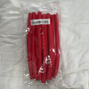 Hair Curler (hårrullar) - oanvänd! - Oanvändda hårrullar för jättebilligt, köpt för 129kr säljer för endast 40kr. Finns 10 st i förpackningen, dem är börbara och fungerar jättebra. Råkade köpa 2 st & fanns ingen retur. 