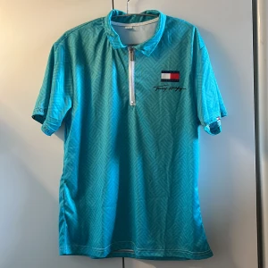 Ett Set tröja med shorts  - Ny skick 