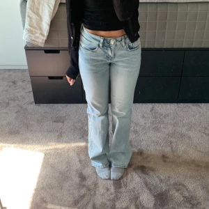 Lågmidjade jeans  - Lågmidjade jeans från hm. Bra skick och helt slutsålda💕💕köparen står för frakten