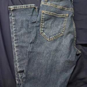 Mörkblå skinny jeans storlek 158, knappt använda. 120 plus frakt