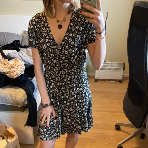 Sommarklänning  - Fint skick i skönt luftigt material🫶