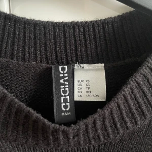 Stickad tröja - En basic fin stickad tröja från H&M som inte kommer till användning så mycket längre tyvärr !❤️