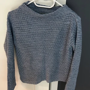 Stickat - Stickat från Lindex använd 2 gånger, är i mycket bra skick och normal i storlek. 