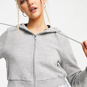 Cropped zip up - Cropped zip up från Monki, storlek S. Sälja pga den inte kommer till användning :)