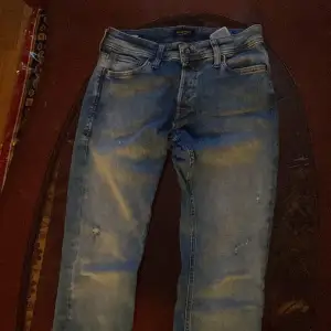 Skit snygga jeans från jack o Jones, denna modeller finns ej kvar o köpa, köpte dessa par för 1099, fråga bara vid funderingar, bjuder även på fri frakt (DESSA ÄR INTE SAMMA PAR SOM MIN ANDRA ANNONS)