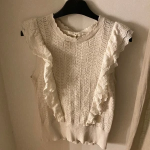 Söt top från Lindex 💗 - Bra skick använd några tillfällen❤️