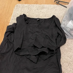 Shein sett - Topp och kjol med slits, storlek 36. Använd 2 gånger. Nästintill nytt skick