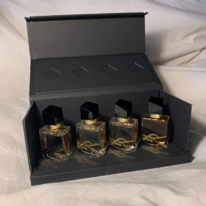 Parfym - Säljer mitt helt oanvända/otestade YSL Libre Perfume Miniatures Travel Set For Women💖4 pcs: 2x7,5ml Libre Eau de Parfum 7,5 ml Libre Eau de Toilette 7,5 ml Libre Eau de Parfum Intense 💖Mer info: fashbrands.com elr fragrancecart.com! Köpte på taxfree 