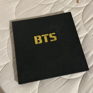 BTS 2 Cool 4 Skool album utan photocards - BTS 2 cool 4 Skool album utan photocards/fotokort