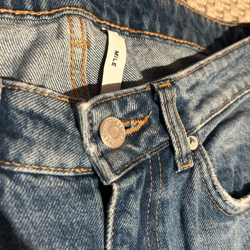 Utsvängda jeans från weekday i modellen mile. W29 och L30.. Jeans & Byxor.