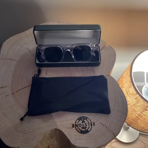  glasögon  - Tja säljer mina allcaps obe glasögon de e som chimis. Och sicket e 10/10 de e aldrig änvänd