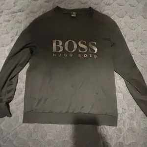 Hugo Boss Tröja - Begagnat men välhållet, äkta Storlek Medium