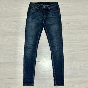 Tiger of Sweden jeans  - Tjena säljer nu ett par Tiger of Sweden jeans i Storlek 30/32 för endast 359kr! Skick 9/10. Nypris ca 1400. Liten i storlek. Skriv på dm om du har frågor!