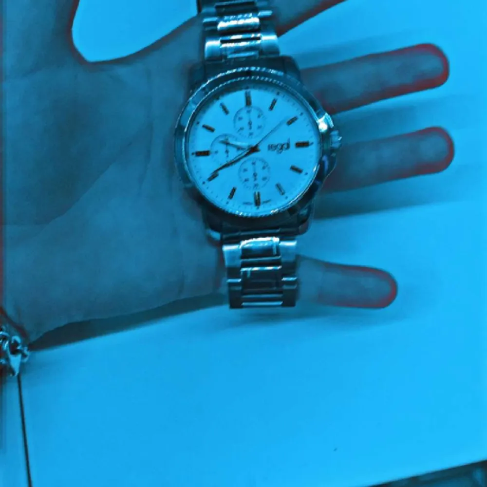 Nu säljer jag min riktigt fina Regal klocka, jag säljer den för den fall inte riktigt i min smak. Men det är e. Väldigt fin klocka till vardagen och speciella tillfällen! Klockan är helt ny bara testad. Jag köpte den för 500 jag sänker den med 200!. Accessoarer.