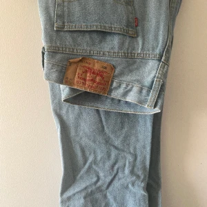 Levis 501 - Ljusa Levis 501 som ej passar längre.