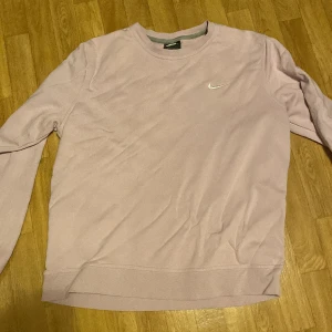 Nike hoodie  - Har använts några gångar 😊. 