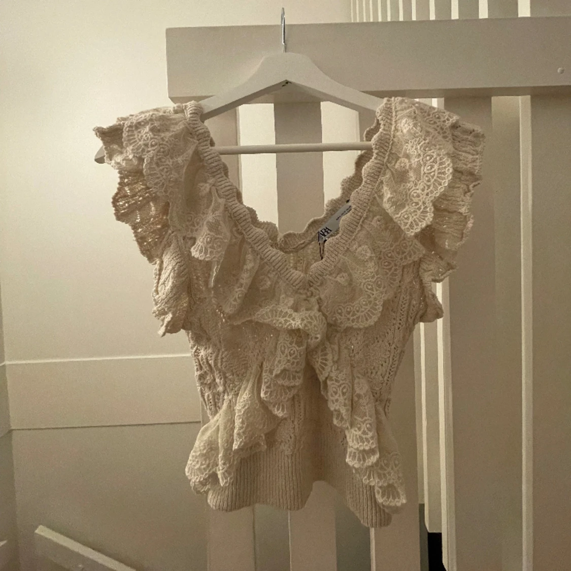 spetsig topp från zara helt oanvänd