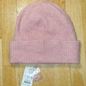 Part Two mössa - Helt ny Part Two copenhagen mössa i 56% alpaca, 42% polyamid & 2% elastane. Mjuk och varm💗 inköpt för 450kr