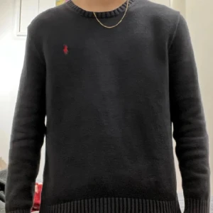 Ralph Lauren Tröja - Säljer min snygga Ralphlauren tröja som inte kommer till användning. Storlek s 