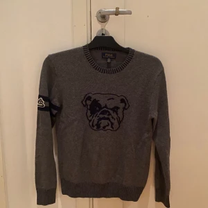 Stickad Polo Ralph Lauren tröja - Säljer nu min stickade Ralle tröja  Storlek 14-16 år  Knappt använd 