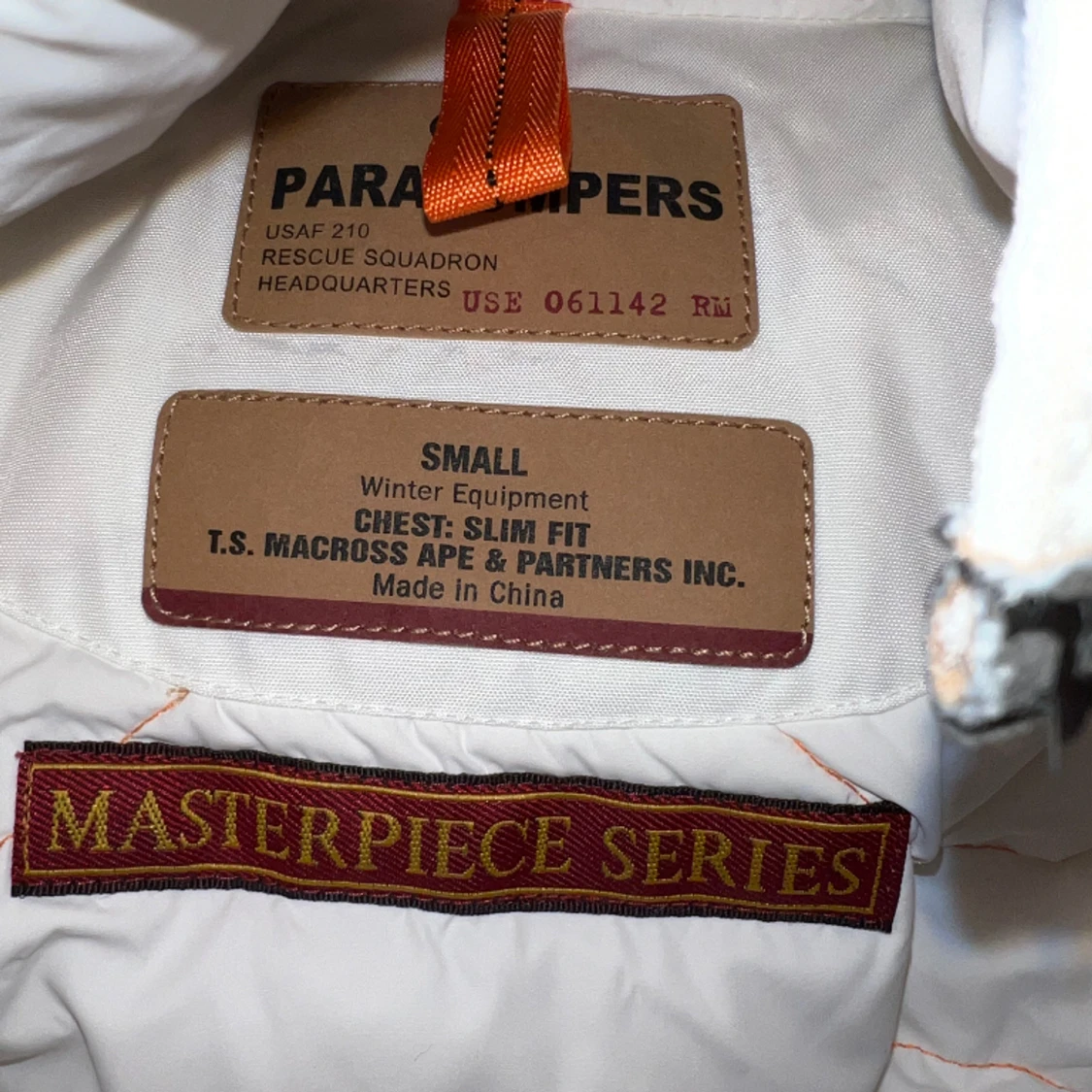 Vit PJS jacka  ÄKTA  - 91