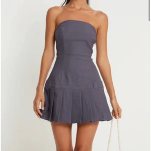 Motel rocks klänning - Säljer denna superfina klänning från motel rocks då den inte riktigt passar mig:( använd en gång, kan självklart skicka egna bilder på klänningen också! Nypris: 650kr Mitt pris: 400kr men kan diskuteras