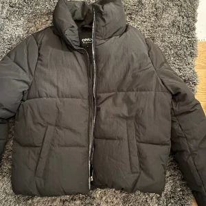 jacka - helt oanvänd jacka!