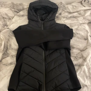 Zara jacka  - En super fin zara jacka som tyvärr blivit för stor den sitter som en L