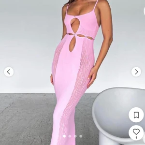 Pink dress från White FOX  - Säljer min superfina klänning från White FOX då den tyvärr inte används så mycket som jag hade velat.  Nypris cirka 700kr, finns ej kvar på deras hemsida. One Size men tyget är stretch så passar alla! 🩷