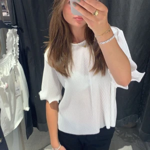 vit blus - säljer denna fina blusen från kappahl 🩷