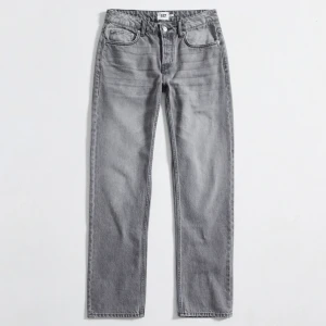 Straight jeans - Säljer mina straight jeans i storlek xs från lager 157. Säljs pga att dem inte kommer till användning. Mycket bra skick då de bara är använda ett fåtal gånger🫶🏼Köpta för 400kr