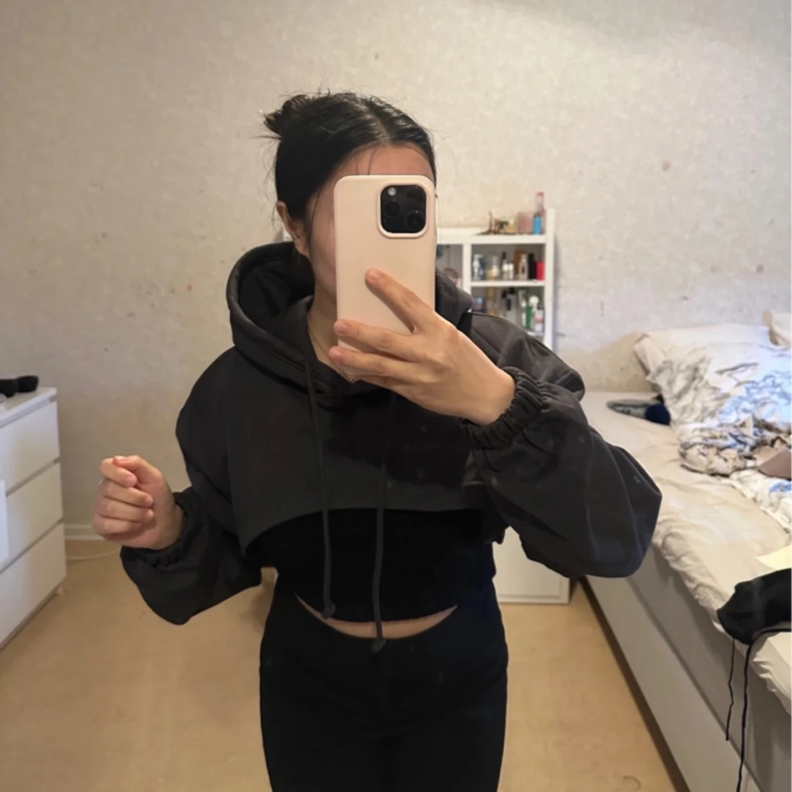 Grå cropped hoodie - weekday - 90
