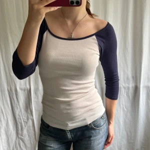 Trekvartströja - Marinblå och vit tröja med trekvartsärmar och båthals från H&M 💓