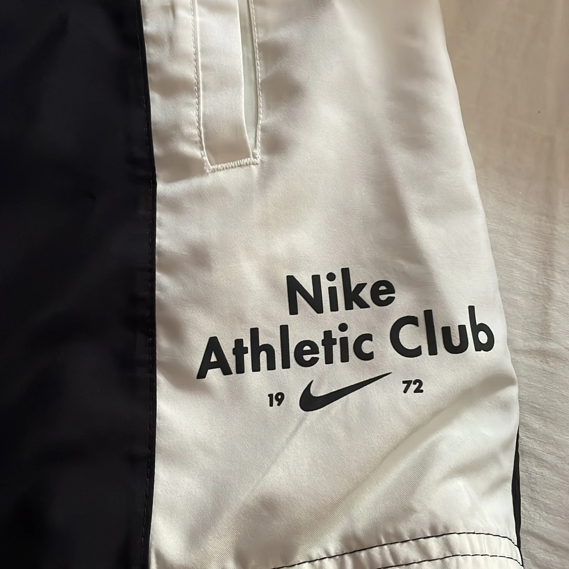 Säljer badbyxor - 90