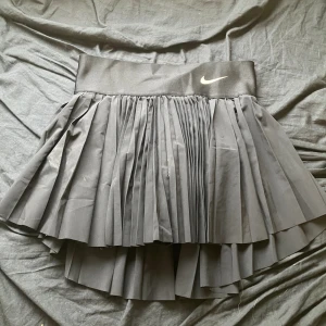 Tennishshorts - Älskar och är mycket användbart!✨ Kan sänka priserna vid snabb affär. Inga defekter:) Är 164cm lång och garderob-utrensar. Kontakta mig för fler bilder💕