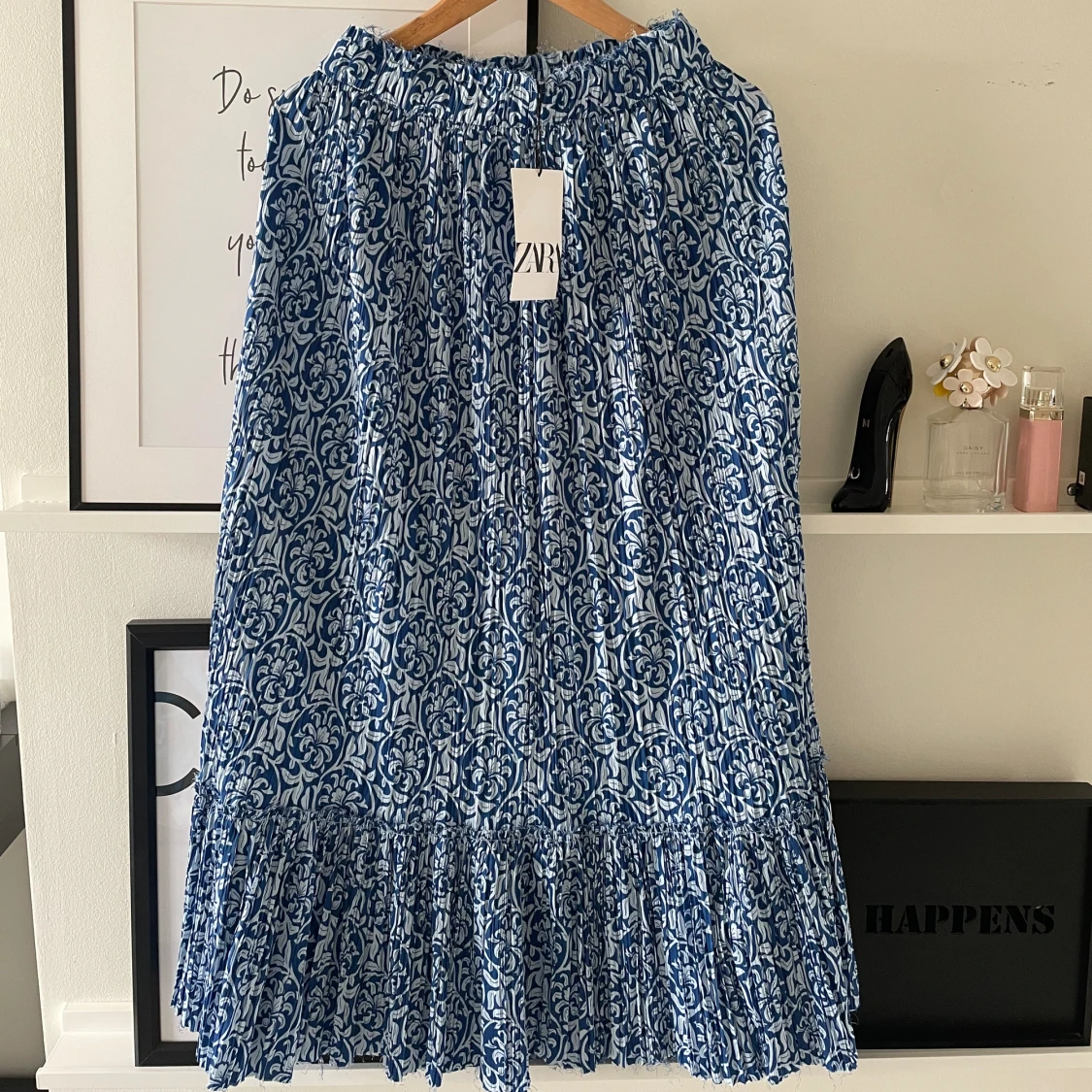 En superfin oanvänd långkjol från Zara med prislapp kvar!