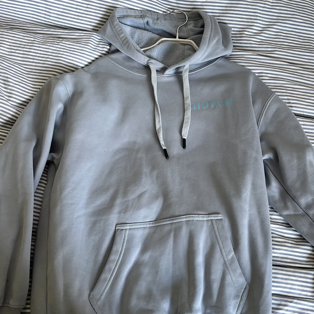 Giovani tröja. Hoodies.