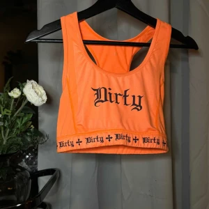Topp/sportbh - Cool sport-bh/topp från extreme clothing. Passar S-M