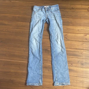 Märkes jeans - Bootcut super fina märkesjeans. Använda men i bra skick. Säljer då dem är för korta för mig 💕 pris kan diskuteras 🤩